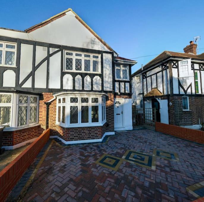 Homely & Peaceful Living Space Morden  ภายนอก รูปภาพ