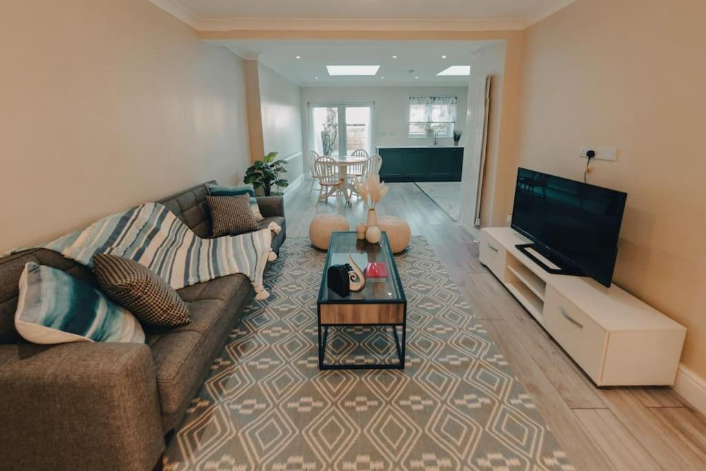 Homely & Peaceful Living Space Morden  ภายนอก รูปภาพ
