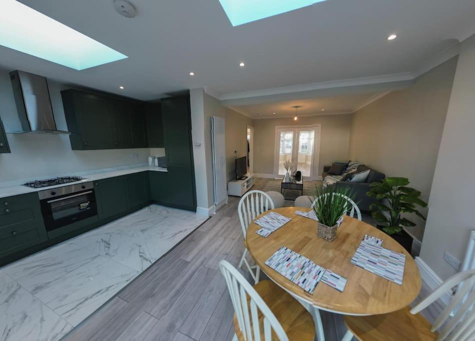 Homely & Peaceful Living Space Morden  ภายนอก รูปภาพ